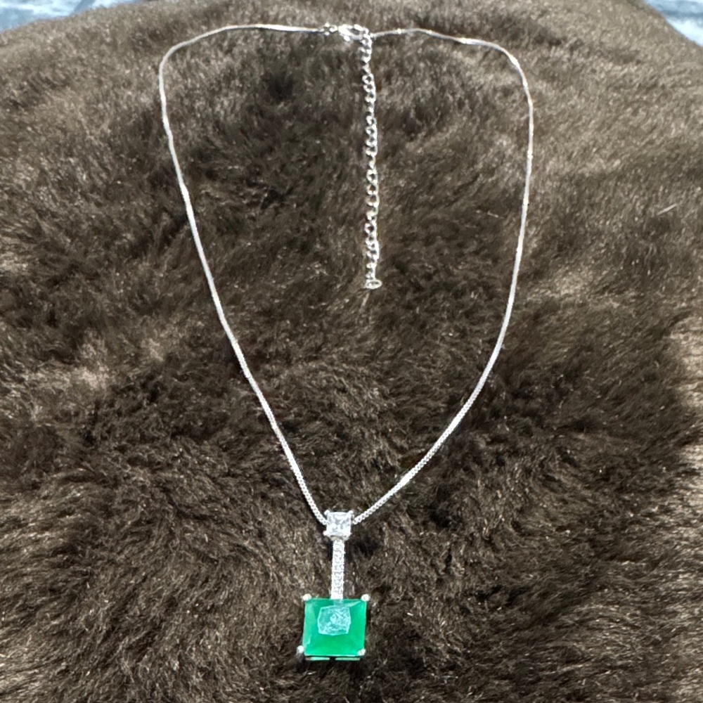 Elegant Silver Necklace with Green Pendant